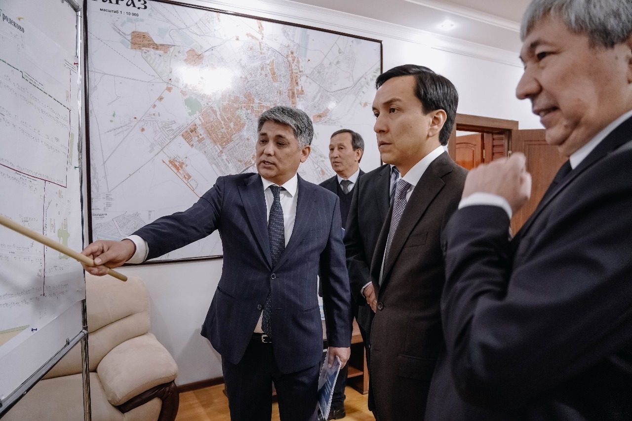 You are currently viewing «QazaqGaz Aimaq» АҚ Бас директоры Бауыржан Асқаров Жамбыл облысының газ нысандарын тексерді