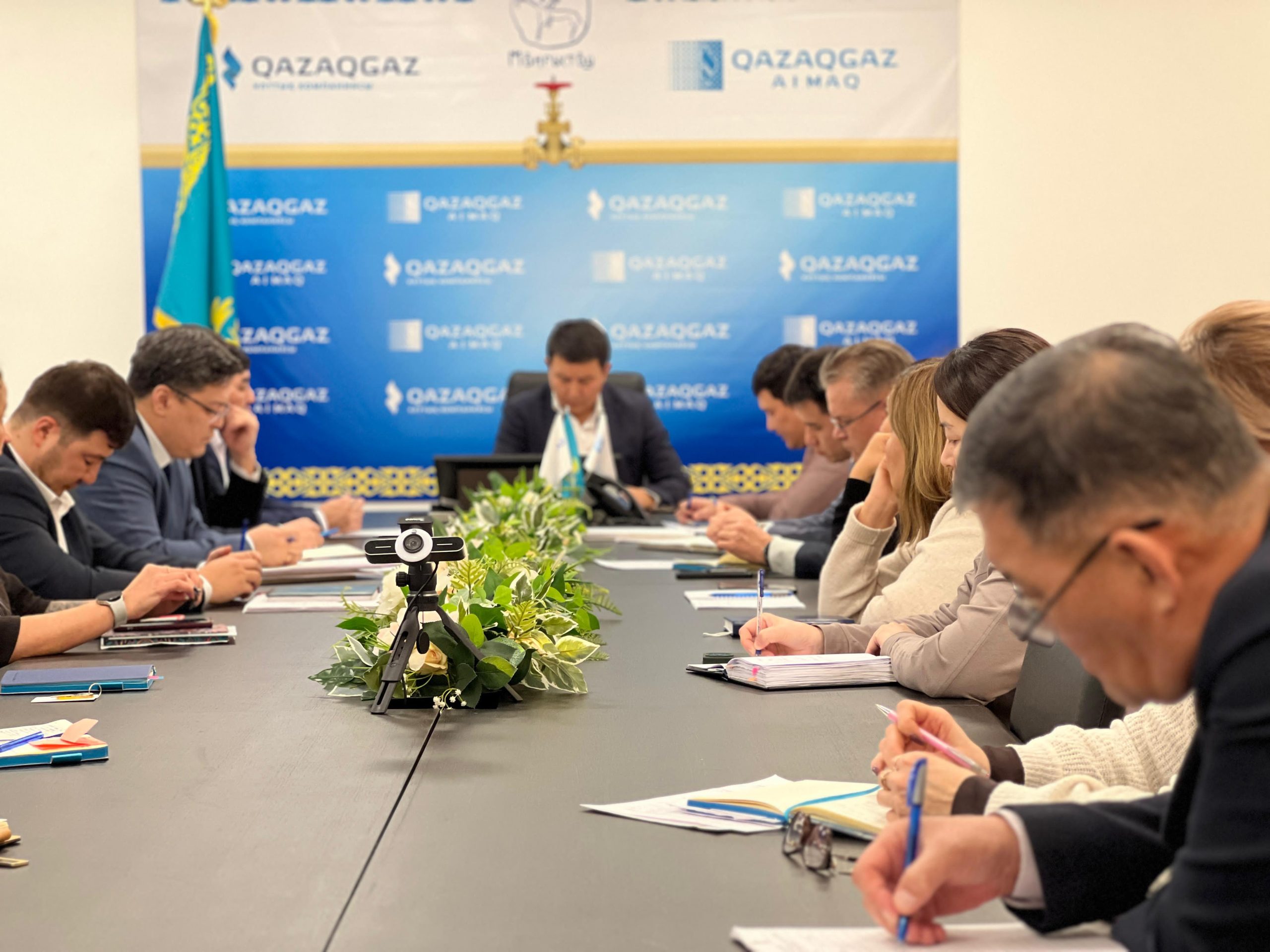 Вы сейчас просматриваете АО «QazaqGaz Aimaq» укрепляет взаимодействие с общественностью и развивает газовую инфраструктуру в Мангистауской области