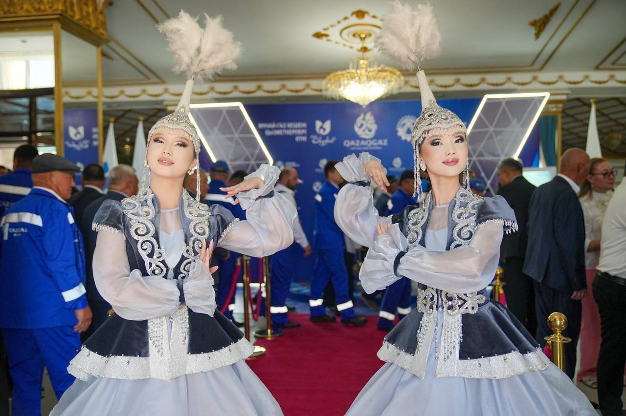 You are currently viewing Шымкент қаласында Мұнай-газ кешені қызметкерлері күні мен «QazaqGaz» ҰК» АҚ-ның 25 жылдығына арналған салтанатты шара өтті