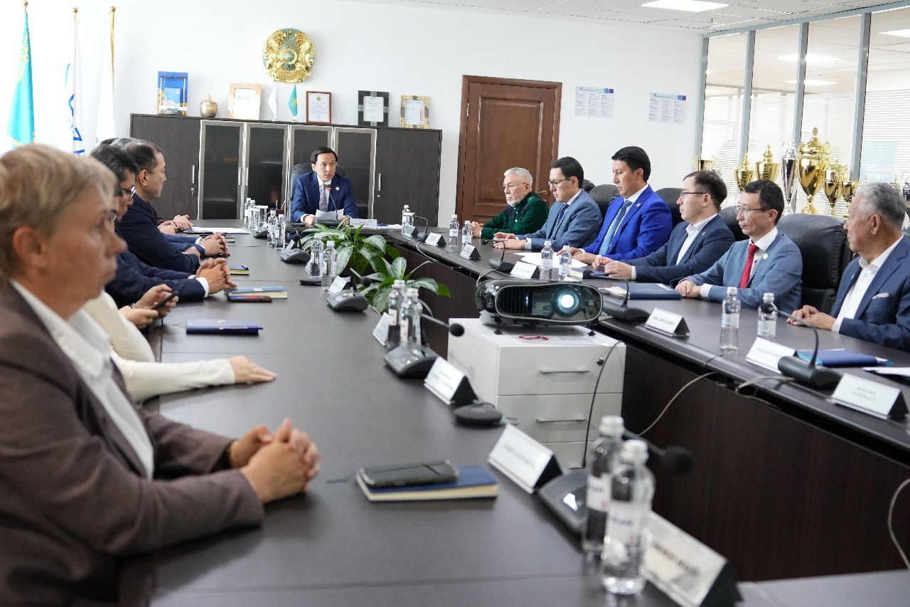 You are currently viewing «QazaqGaz Aimaq» АҚ-да Бас директордың 2025 жылдың бірінші жартыжылдығының қорытындысы бойынша еңбек ұжымымен есептік кездесуі өтті