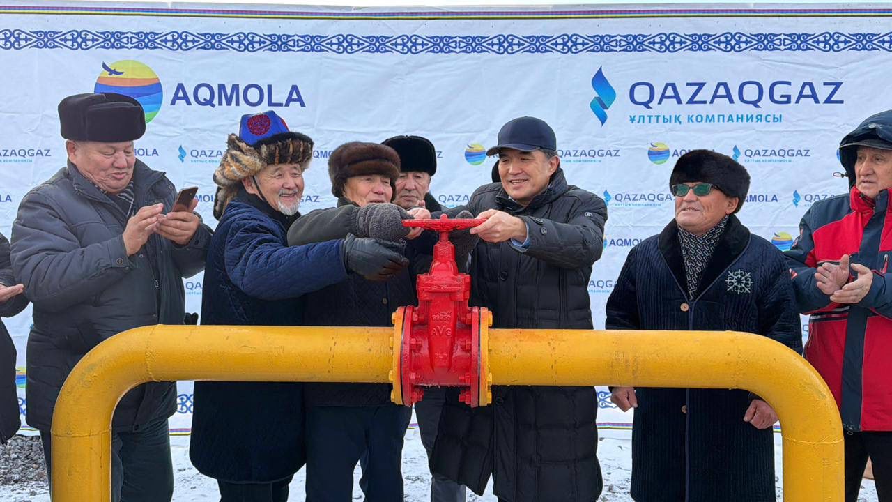 You are currently viewing 100 км газ желісі: Целиноград ауданының Қараөткел ауылы көгілдір отынға жоспардан ерте қосылды